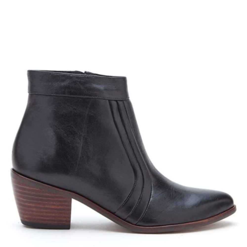 Matisse Cece Bootie in Black Leather